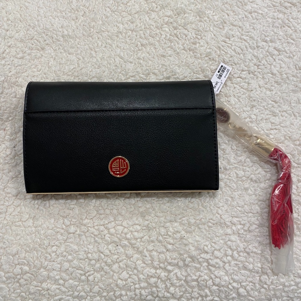 Black clutch